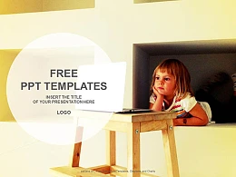 看电脑的小女孩PPT模板